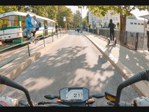 Vznikají nové video pomůcky a animace sloužící pro odhalování rizik při jízdě na motocyklu v silničním provozu