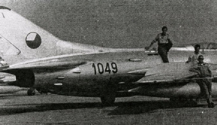 Stíhací letoun MiG-19 PM s trupovým číslem 1049, na kterém zahynul 20.června 1970 major Václav Bečkovský. Letoun měl nalétáno 680 hodin.