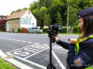 Chceš 110 tisíc korun, jistý plat a zajímavou práci? Přidej se k policii v Karlovarském kraji