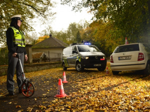 Chceš 110 tisíc korun, jistý plat a zajímavou práci? Přidej se k policii v Karlovarském kraji