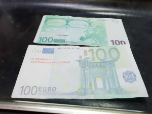 Z výhodné nabídky se vyklubala falešná eura, muž přišel o 12 tisíc