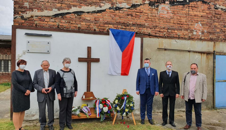 Na oběti komunismu se každoročně vzpomíná zejména během květnového Jáchymovského pekla