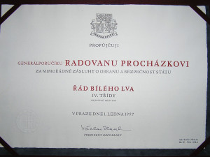 V roce 1997 obdržel od prezedenta Václava Havla Řád bílého lva IV. třídy