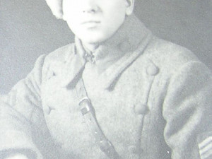 Jeho otec byl legionář a velitel Hradní stráže za prezidenta Tomáše Garrigua Masaryka.