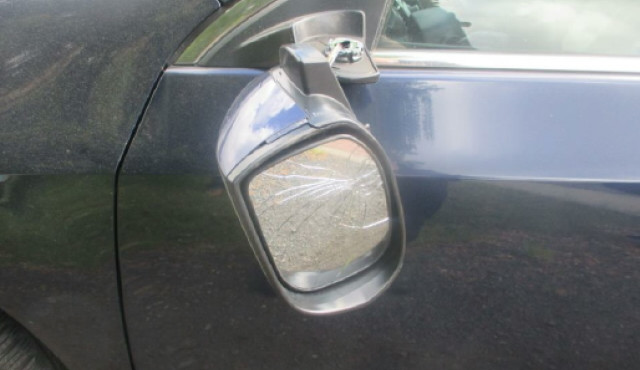 Svůj vztek chtěl ze sebe vybít, bohužel na cizím majetku