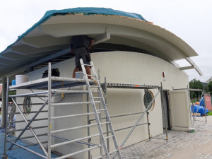 Novému bistru na Rolavě chybí bleskosvody, střecha a moderní název