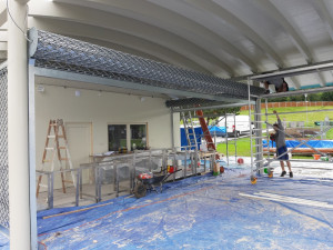 Novému bistru na Rolavě chybí bleskosvody, střecha a moderní název