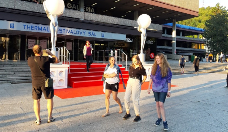 Ve stovce kin začala přehlídka TADY VARY, nahradila festival