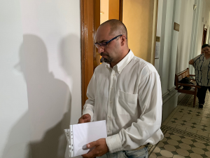 Komentář na facebooku vynesl muži obžalobu z podpory a propagace terorismu, hrozí mu až 15 let vězení