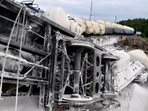 Strojvůdce vykolejeného vlaku u Mariánských Lázní o nižší rychlosti nevěděl