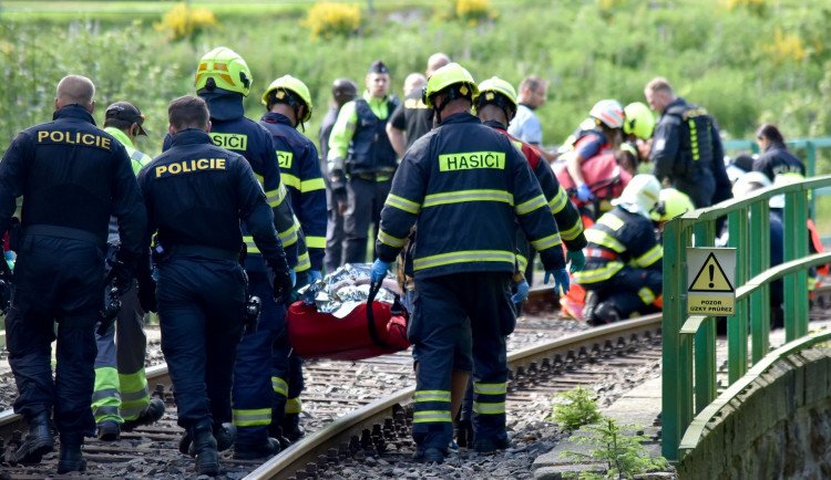 FOTO: Na trať se po tragické srážce vlaků opět vrátil provoz