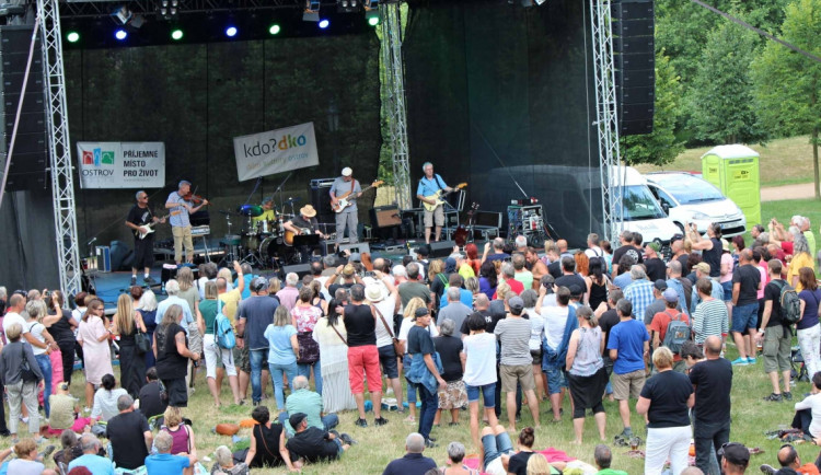 Zámecký park v Ostrově obsadí Sto zvířat, Krausberry a Hudba Praha