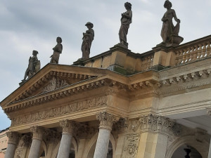 Opravě Mlýnské kolonády koronavirová krize