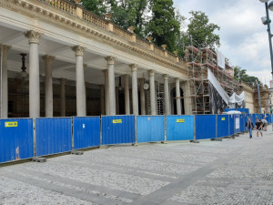 Opravě Mlýnské kolonády koronavirová krize