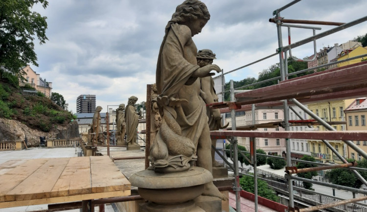 Opravě Mlýnské kolonády koronavirová krize