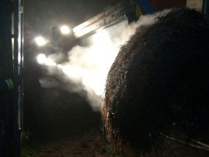 V opilosti zapálil halu s uskladněným senem, v minulosti i několik kontejnerů na odpad