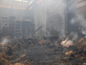 V opilosti zapálil halu s uskladněným senem, v minulosti i několik kontejnerů na odpad