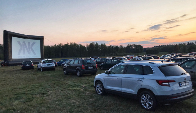 TIPY NA VÍKEND: Utíkej, Forreste, utíkej do autokina! Nebo raději na koncert?