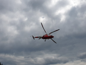 Vážný úraz cyklisty! V horách musel přistát vrtulník