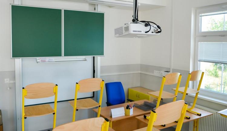 Opravy karlovarských škol stojí během prázdnin miliony korun