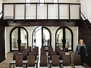 Smuteční síň v Sokolově je po rekonstrukci důstojným místem loučení