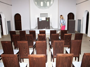 Smuteční síň v Sokolově je po rekonstrukci důstojným místem loučení