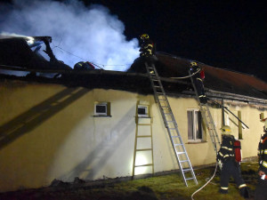 Oheň zasáhl ubytovnu u Chebu. Už potřetí