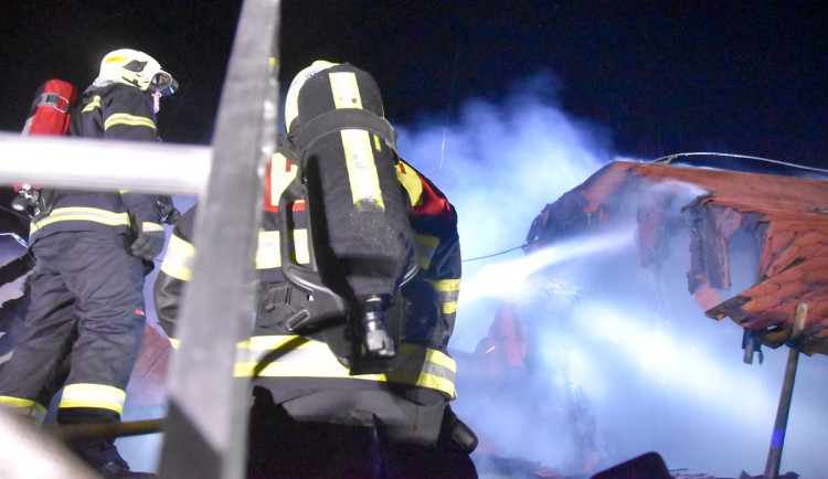 Oheň zasáhl ubytovnu u Chebu. Už potřetí