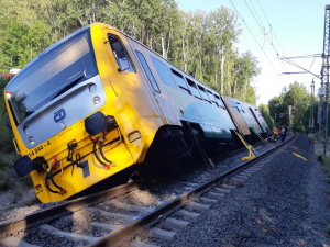 Vykolejený vlak u Lázní Kynžvart se podařilo odstranit