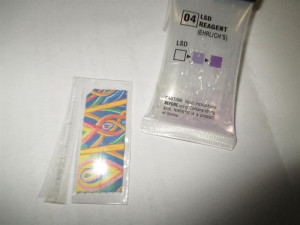 Drogy jsou stále v módě, celníci jich letos v kraji zabavili už téměř za milion korun