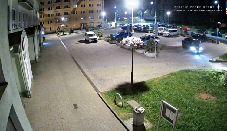 Něco se mu nezdálo na bankovním účtu, na policii přijel opilý