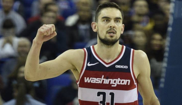 Tomáš Satoranský je jediný Čech působící aktuálně v zámořské NBA. Začínal ve Washingtonu odkud přestoupil do Chicaga.