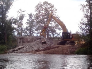 V Sokolově začala demolice hlavní části Krejcarové lávky