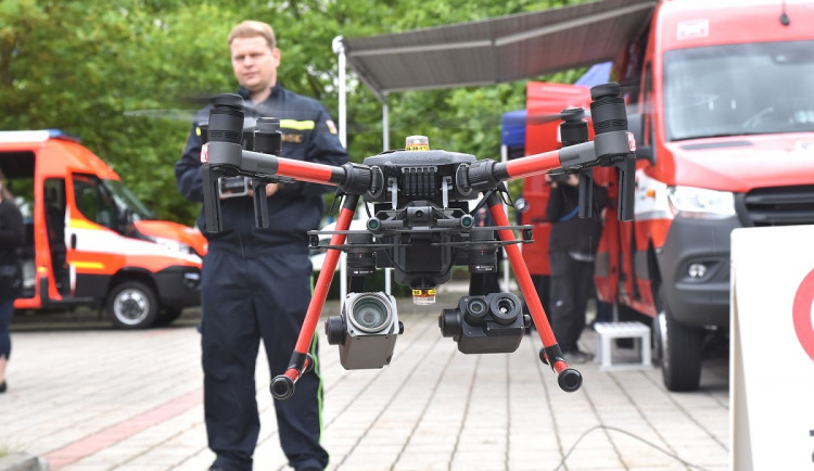 Hasiči budou nově monitorovat zásahy i ze vzduchu, díky speciálnímu vozu s dronem
