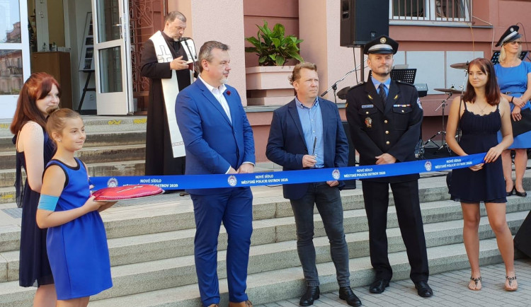 Dnes byla slavnostně otevřena nová služebna městské policie v Ostrově.