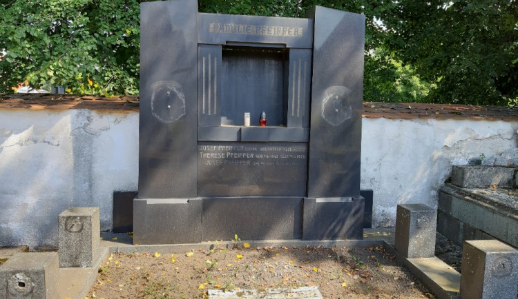 Postarat se o svoji historii je slušnost, říká starosta Ostrova Jan Bureš