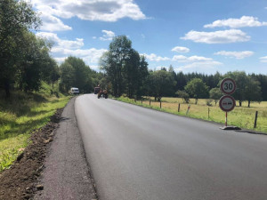 Třináct kilometrů silnice vyšlo na 130 milionů korun, platil IROP, kraj i stát