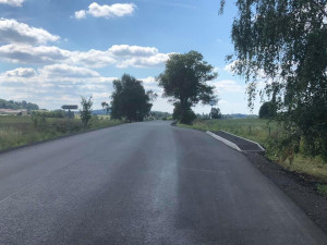 Třináct kilometrů silnice vyšlo na 130 milionů korun, platil IROP, kraj i stát