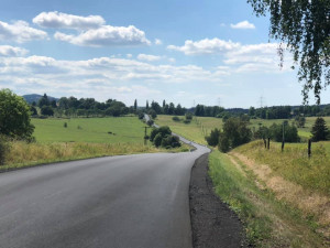 Třináct kilometrů silnice vyšlo na 130 milionů korun, platil IROP, kraj i stát