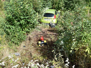 Nehoda na železničním přejezdu, v autě cestovaly i dvě děti