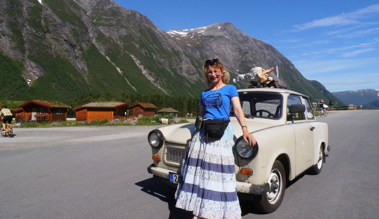 S bakelitovým miláčkem se vydala za polární kruh