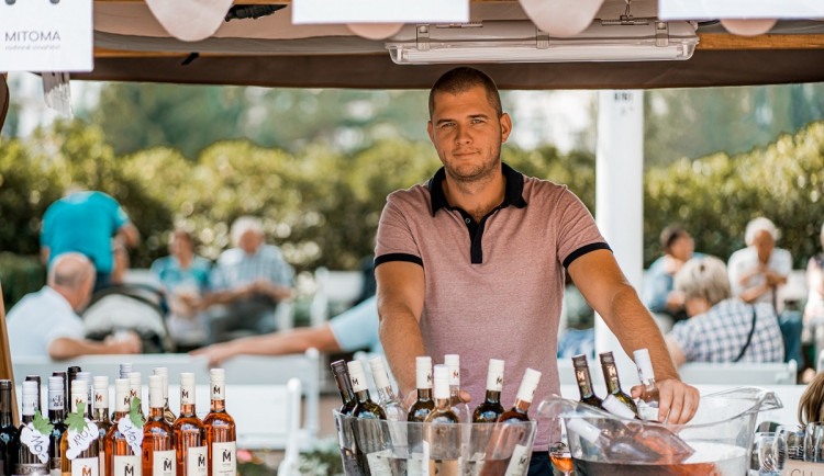 TIPY NA VÍKEND: Aneta Langerová, festival vína na kolonádě i retro hračky