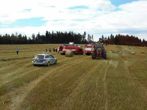 Na poli u Otročína se vzňal lis na slámu
