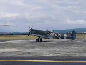 Letecká show v Chebu pokračuje i dnes