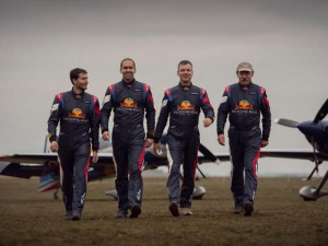 Letecká show v Chebu pokračuje i dnes