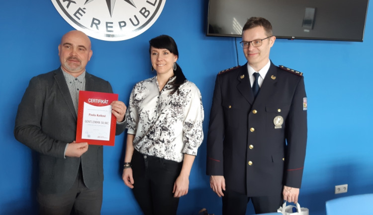 Jednou z navrhovaných osobností by mohl být například i Pavel Kott, který pomáhal při záchraně lidí po dopravní nehodě a převzal již ocenění Gentleman silnic.