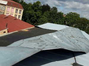 FOTO: Hasiče zaměstnal silný vítr, za sebou mají desítky výjezdů