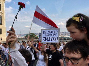 Běloruská vlajka nad magistrátem nezavlaje, opozice ji vyvěsí v KV Aréně