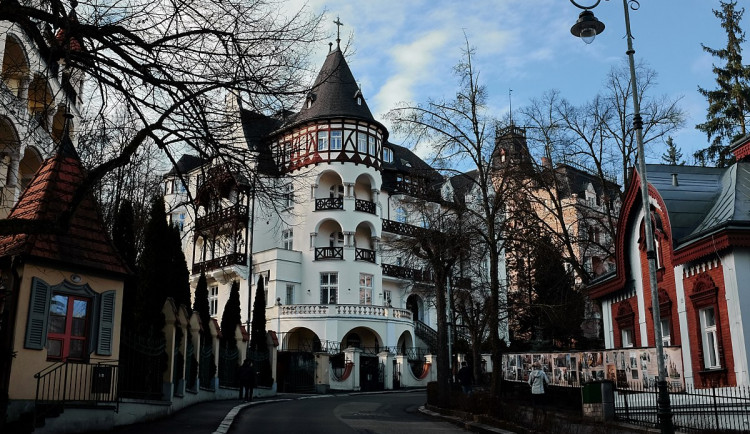 Karlovy Vary znovu odmítly prodej sanatoria Trocnov