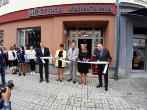 Novou knihovnu v Sokolově otvíral i youtuber Tary
